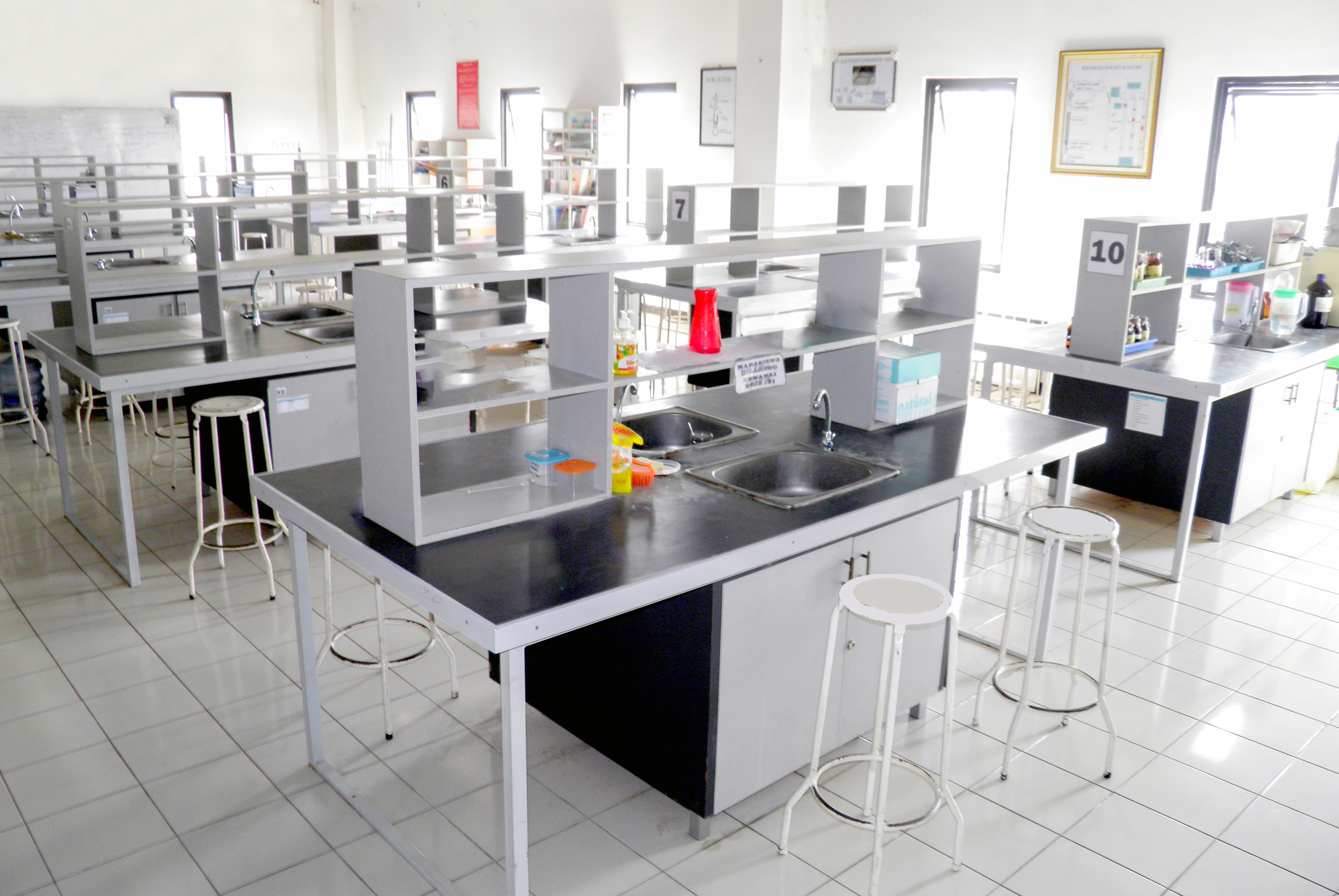 Lab Kimia Amami